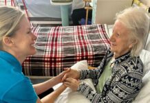 Volunteer ‘brings joy’ to dementia patients