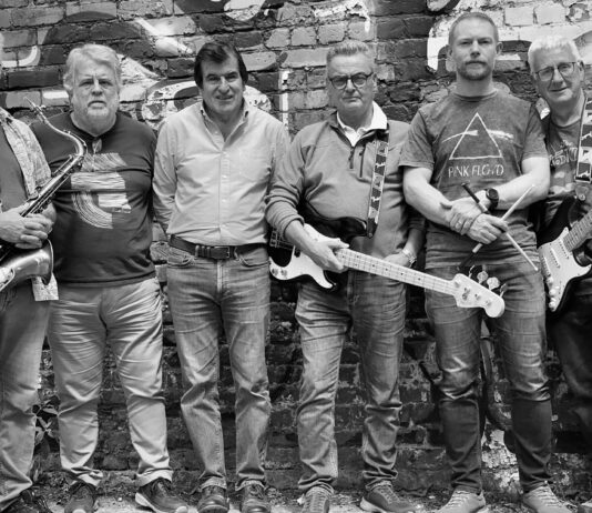 Dentists on stage at 2.30 … The Extractions.