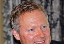 Rory Bremner plays Ukraine fund-raiser