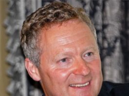 Rory Bremner plays Ukraine fund-raiser