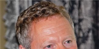 Rory Bremner plays Ukraine fund-raiser