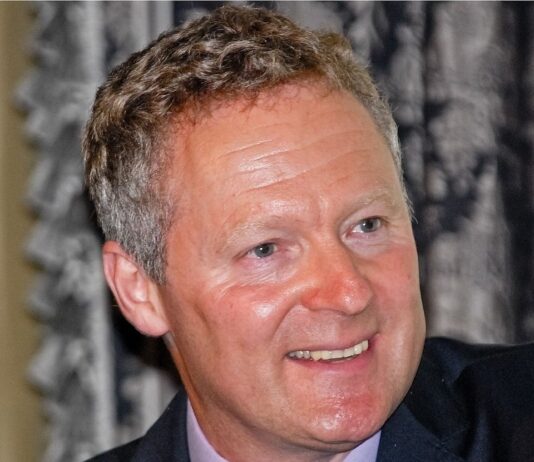 Rory Bremner plays Ukraine fund-raiser