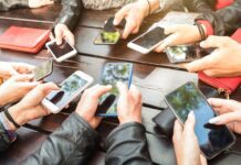 Head echoes call for mobile phones ban