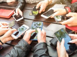 Head echoes call for mobile phones ban