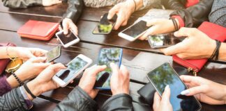 Head echoes call for mobile phones ban