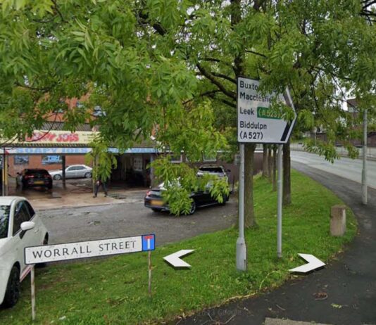 Car wash is fined for illegal workers