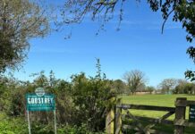 ‘Secret’ gate sign shows safer route for walkers