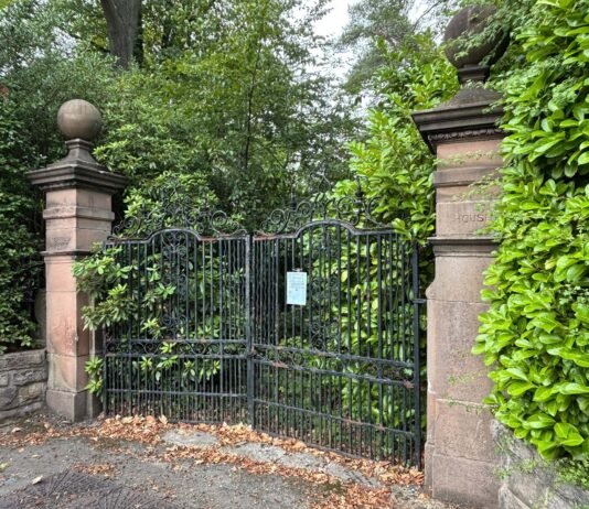 Historically valuable gates to become a Congleton Town Council asset