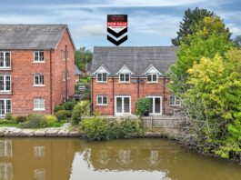 Three-bedroom home with canal-side garden